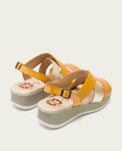 Sandalia Cuña Piel Mostaza Platino Fiama